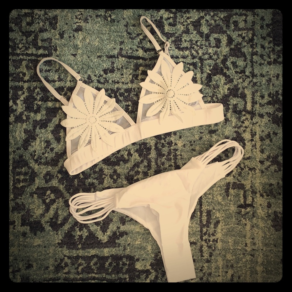 White flower bikini
